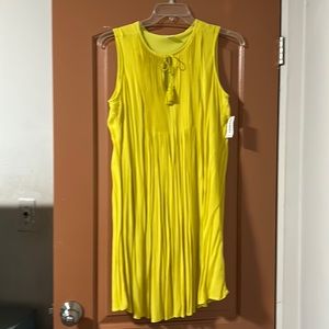 Old Navy dress. NWT 100% rayon, polyester lining